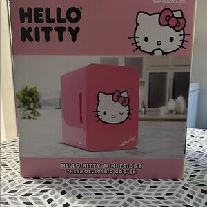 Hello Kitty Pink Thermoelectric Mini Fridge